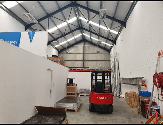 287M² FACTORY RENTED IN SAXENBURG PARK 2